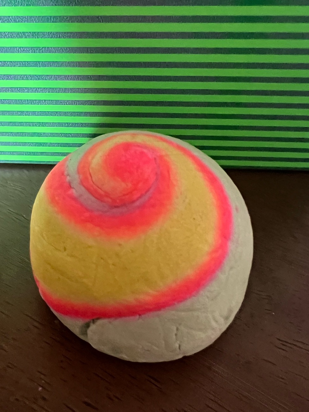 LUSH INTERGALACTIC BUBBLE BAR 3.5 oz BRAND NEW